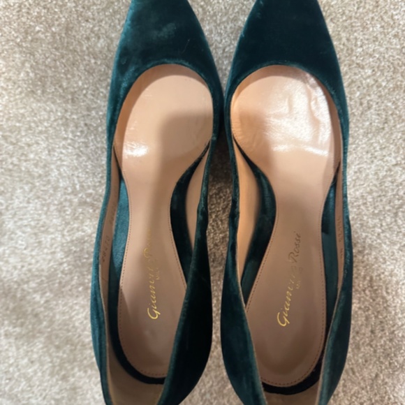 Gianvito Rossi Velvet Emerald Green GIANVITO 105 Heels Size 40.5/9 US - Picture 1 of 5